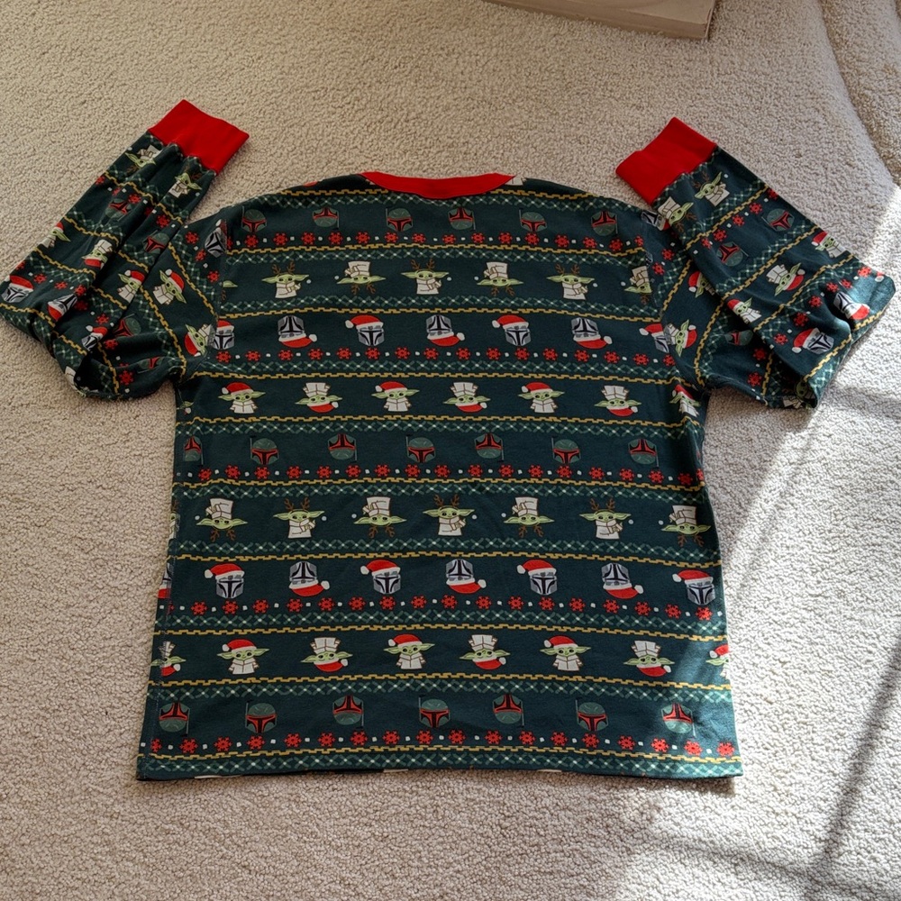 Hanna Andersson Festive Star Wars Long Sleeve PJ Top- Green and Red - Picture 9 of 16
